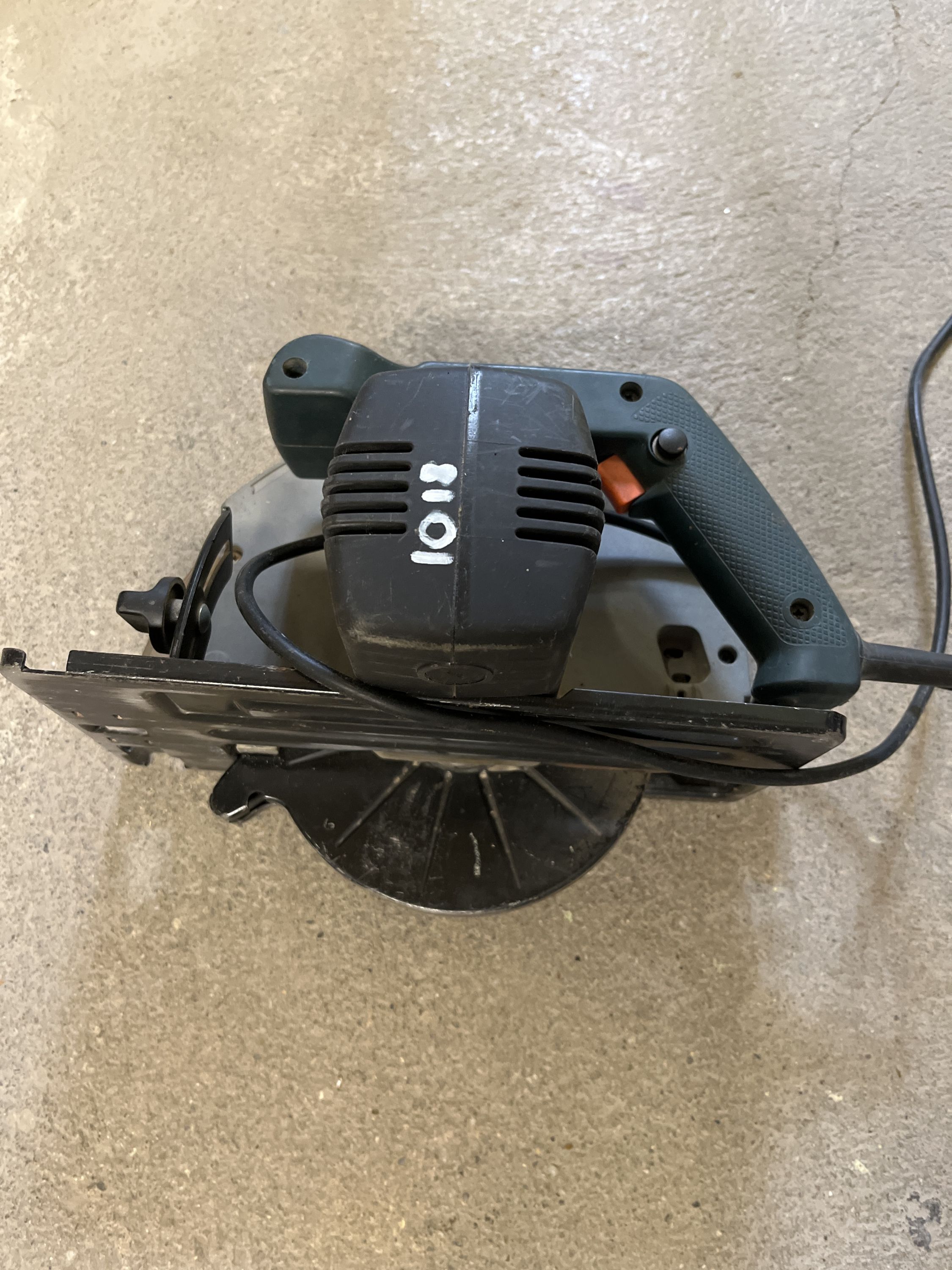 Black & Decker KS855N Kézi körfűrész - 1018BER termék fő termékképe